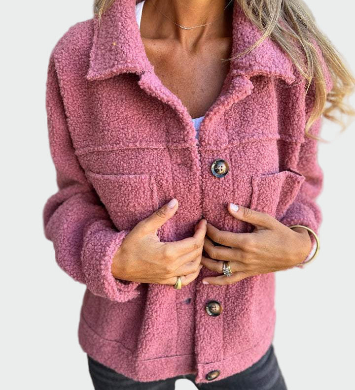 Casuale e caldo cappotto per l'autunno