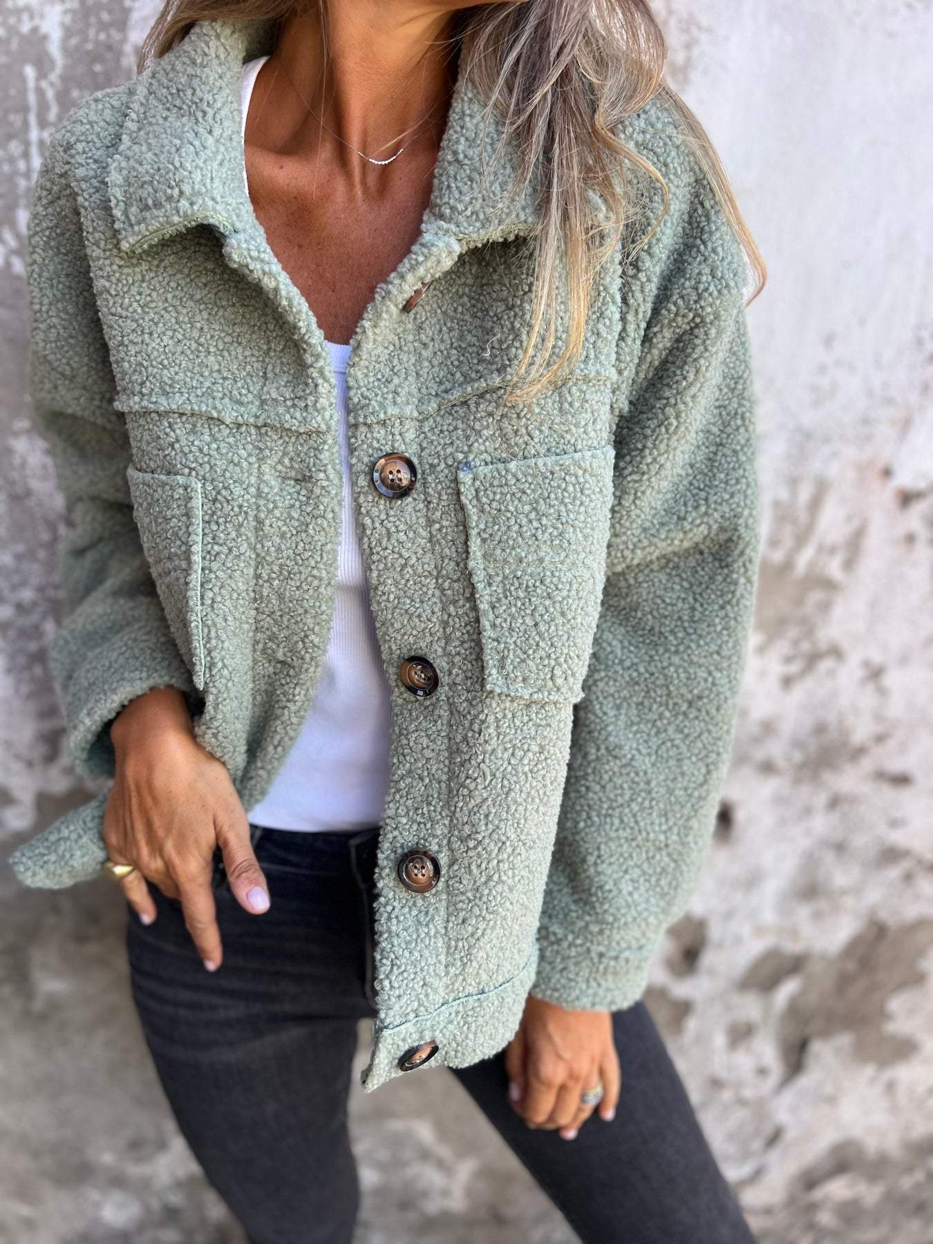 Tavessa Antonia – Casaco Aconchegante com Botões