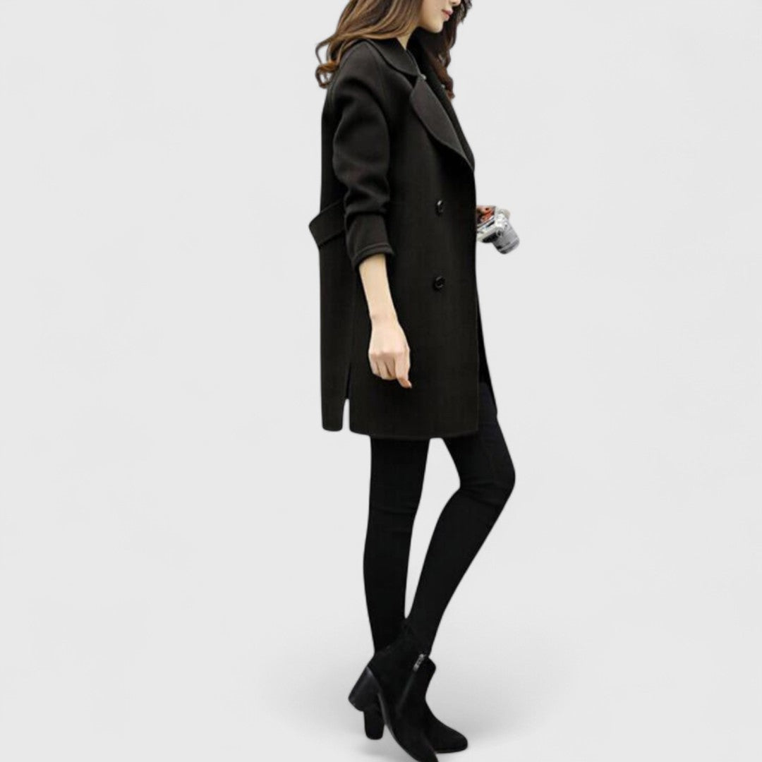 Tavessa Gabriela – Abrigo Elegante Elena