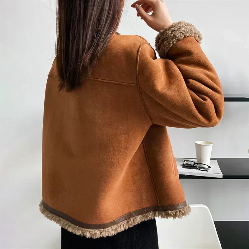 Tavessa Paloma – Casaco Elegante e Atemporal